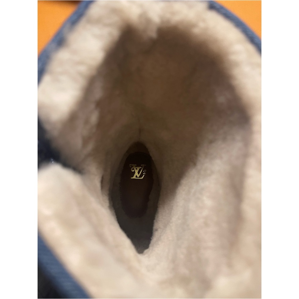 Louis Vuitton X Nigo - LV Cosy Boot in Navy Blue Denim and Shearling - Picture 10 of 14